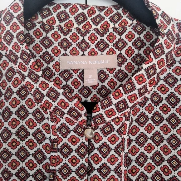 Banana Republic S Red Geometric Print Shell - Picture 2 of 6